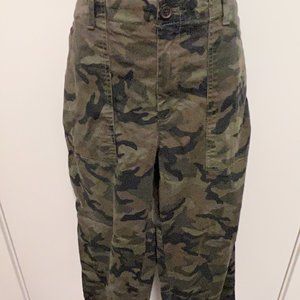GAP Cropped Girlfriend Chinos in Camo Pattern - Size 16